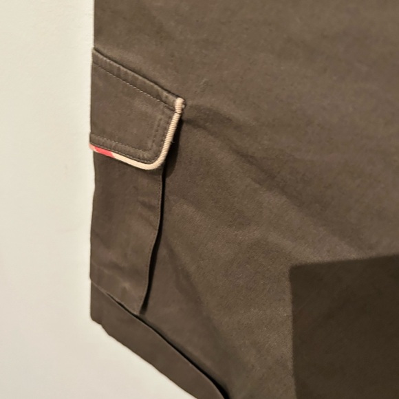 Burberry women’s shorts. Olive green. Size UK12. Very good condition. - Picture 9 of 10